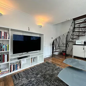 Deluxe 1 Bed House With Parking Holiday home